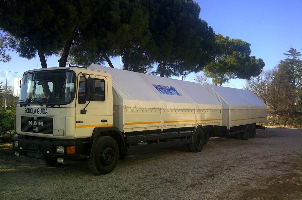 Camion con rimorchio Autoscuola Fughetta